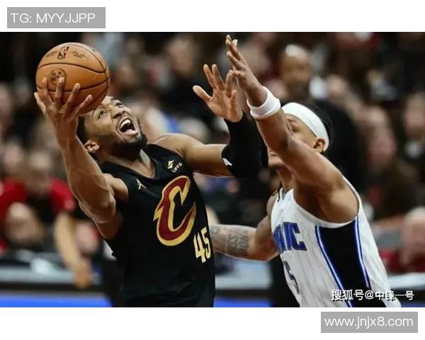 米切尔突破遭抢断克拉克森暴扣反击 尼克斯14-0攻势打停骑士