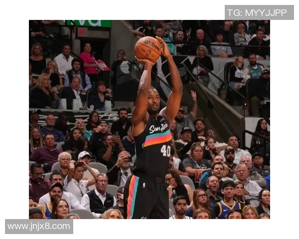 瓦塞尔14中6 凭稳定贡献13分3板4助2断 正负值+25 主导比赛